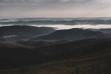 Fototapeta  - Poranna mgła unosząca się w dolinach snuje się pomiędzy górskimi szczytami, Bieszczady, Polska