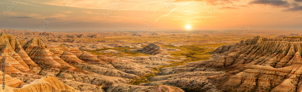 Badlands National Park panorama in South Dakota. Badlands national park protects sharply eroded buttes and pinnacles, along with the largest undisturbed mixed grass prairie in the United States. - obrazy, fototapety, plakaty 