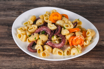 Pasta with octopus and yellow tomatoes