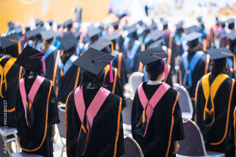 Foto de Stock Rearview of the university graduates line up for degree ...