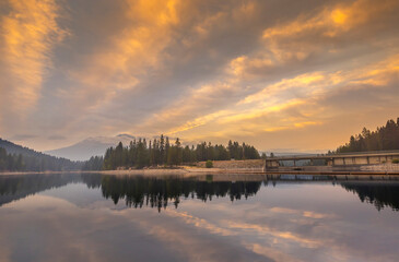 Wall Mural - sunrise over lake