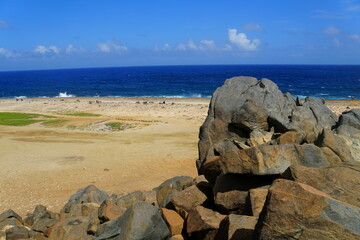 Canvas Print - Rocky cliffs at a beautiful beach at Oranjestad, Aruba