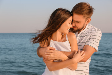 Canvas Print - Happy young couple on sea beach