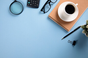 Canvas Print - Office table with paper note and glasses