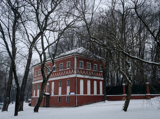 Wall Mural - Manor house in Mikhalkovo Park