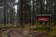 © Kamil_k2p - Tablica informacyjna przy wejściu do lasu