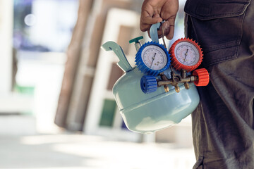 Manifold Gauge for measuring the refrigerant pressure of air conditioners