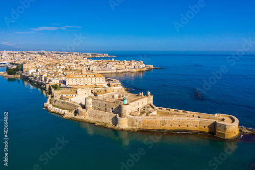 Fototapeta Siracusa, Ortigia Island from the air, Sicily, Italy. Isola di Ortigia, coast of Ortigia island at city of Syracuse, Sicily, Italy. Coastline town Syracuse, Sicily and old Ortigia island. Aerial view.