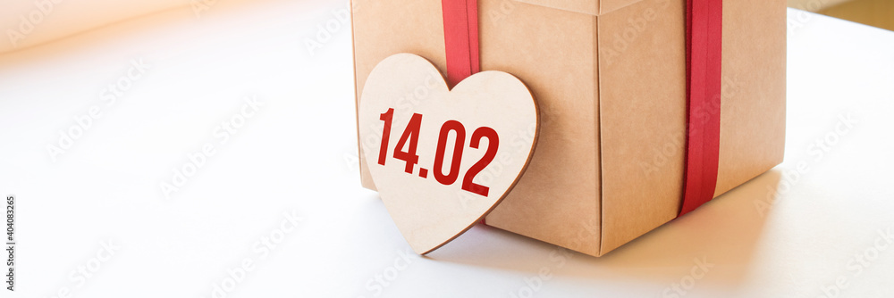Obraz na płótnie Handmade gift box with sign 14 02 on wooden heart w salonie