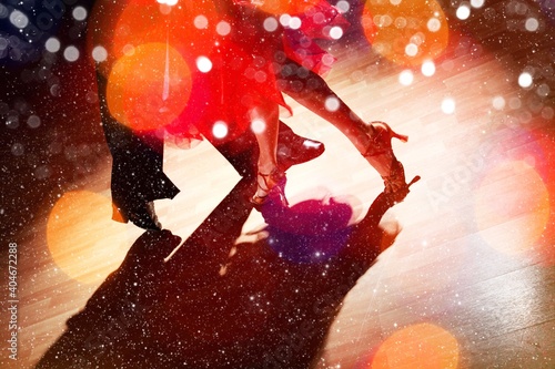 Obraz Dibond Man and woman feet dancing salsa on floor