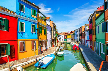 Wall Mural - Watercolor drawing of Colorful houses of Burano island. Multicolored buildings on fondamenta embankment of narrow water canal with fishing boats, Italy