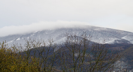 Wall Mural - Montagnes sous les nuages