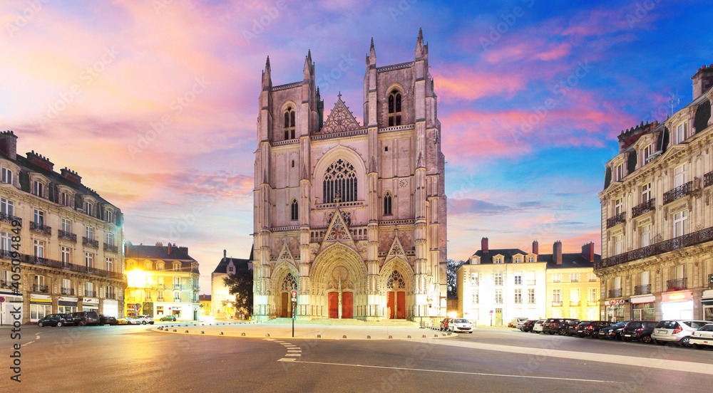 Nantes city in France - Sunset view on the saint Pierre cathedral - obrazy, fototapety, plakaty 