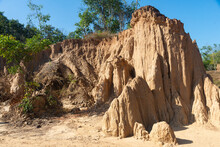 Sao Din Na Noi At Sri Nan National Park In Nan Province, Thailand. The Condition Of The Earth Rod Mixed With The Eroded Reddish-orange Rock Has A Streaky Condition Against A Blue Sky Background.
