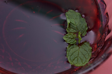 Canvas Print - Closeup shot of a tea with leaves