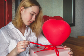 Valentine's Day Contactless holiday gift delivery care package , Covid19, Quarantine, contactless delivery during the covid pandemic. Stay at home online shopping. Contactless delivery