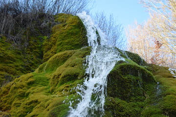 Sticker - bunter Wasserfall Dreimühlen bei Nohn in der Eifel während des Winters