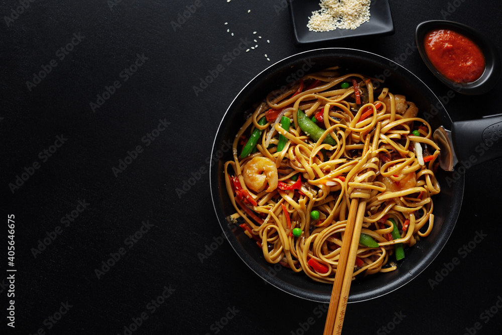 Asian noodles with shrimps and vegetables - obrazy, fototapety, plakaty 