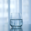 Glas, Wasser, halbleer