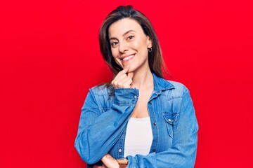 Wall Mural - Young beautiful woman wearing casual clothes looking confident at the camera with smile with crossed arms and hand raised on chin. thinking positive.