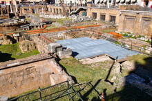 Largo Di Torre Argentina, The Ancient Ruins Of Pompey's Theatre At Campus Martius Excavated In Central Rome, Now Also Home To A Cat Sanctuary.