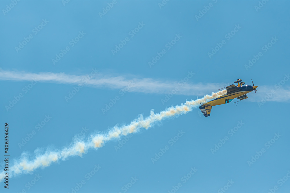 The aerobatic plane with smoke track in the sky - obrazy, fototapety, plakaty 