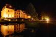 Das Branitzer Schloss im Branitzer Park bei Nacht