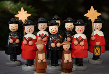 Caroler - Start  Singers Announcing Christmas Time  -  Low Depth Of Field