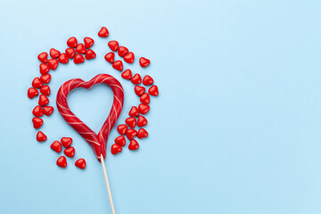 Leinwandbilder - Valentines day card with heart shaped sweets