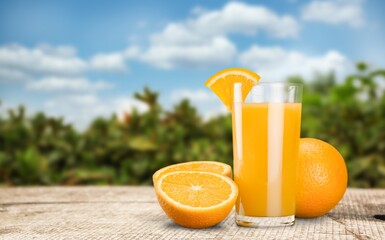 Canvas Print - Orange juice in glass and slices of orange fruit