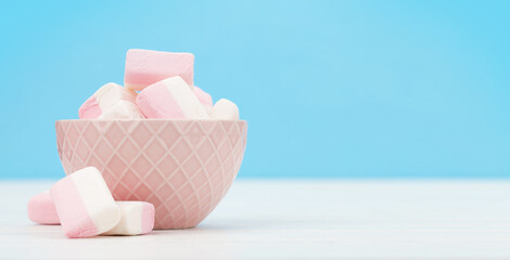 Canvas Print - Colorful marshmallow in bowl