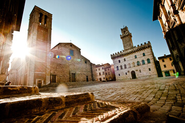 Un raggio di sole a risplendere la piazza di Montepulciano - Toscana