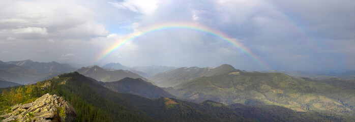 Fotomurales - Rainbow over autumn mountains