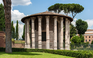 Wall Mural - Tempel  des Hercules Invictus in Rom