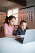 © Gemütlichkeit - boy and girl looking at a laptop with a worried and confused look