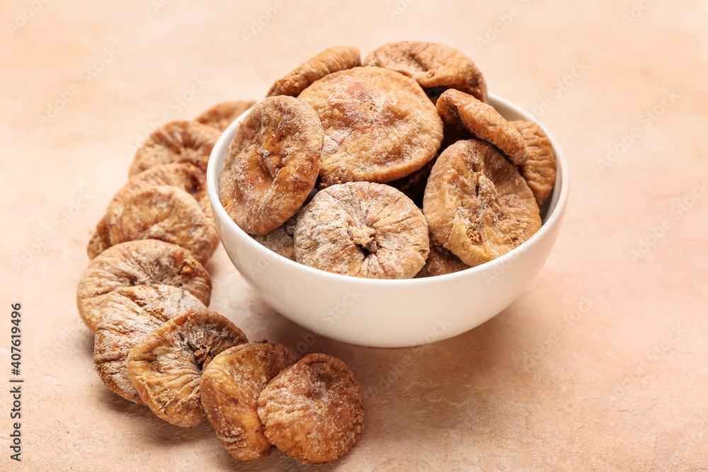 Bowl with tasty dried figs on table