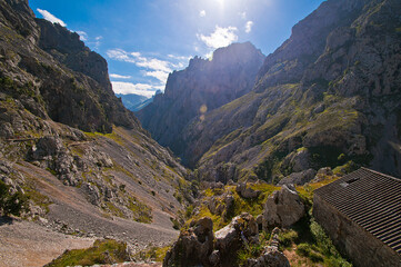 Ruta del Cares de Poncebos a Caín. Senderismo en los Picos de Europa entre Cantabria y Asturias