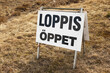 Sign with text in the Swedish language informs that the flea market is open.