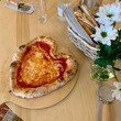 Valentinstag Pizza in Herzform Essen