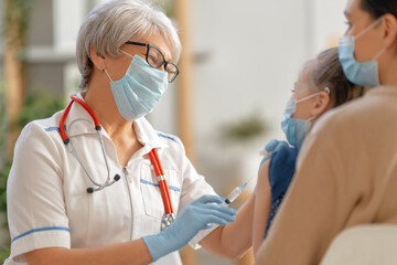 Wall Mural - Doctor vaccinating child