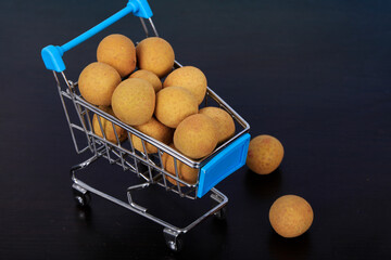 Poster - The longan is in the shopping cart, Longan is on the wooden table