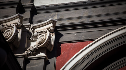 Canvas Print - ornate doorway in Naples Italy