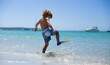 © Kate Garcia/Austockphoto - Young boy playing at beach