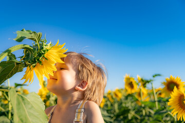 Canvas Print - Happy child playing outdoor in spring field