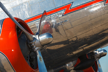 Fototapete - Close up view of a vintage propeller passenger and cargo airplane