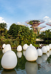 Wall Mural - Œufs décoratifs, canal des jardins de la Baie à Singapour 