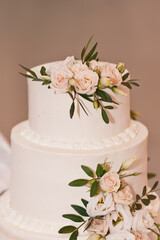 Wall Mural - Beautiful and delicate design of a wedding cake for the bride and groom 2674.