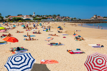 Distanciation sociale sur plage de Ciboure Socoa, Biarritz, France