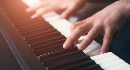 cLose up man playing piano