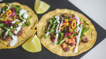 Wall Mural - Fajitas y tacos mexicanos en restaurante gourmet.